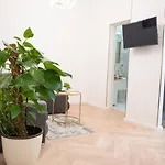 Gold\'N Marble Studio
