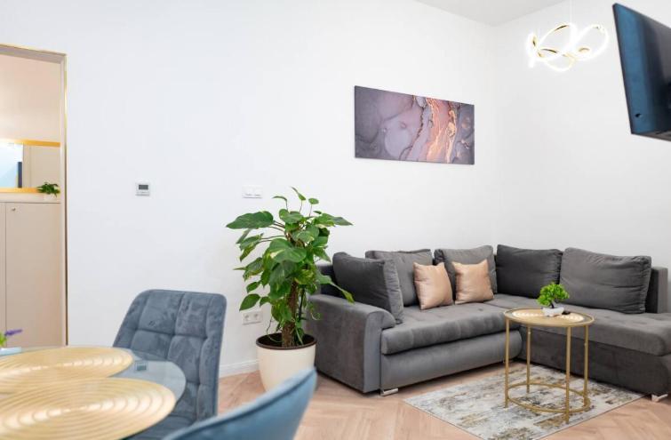 Apartment Gold'n Marble