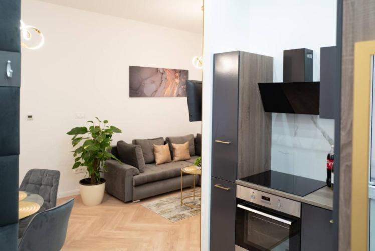 Apartment Gold'n Marble *